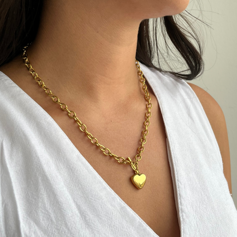 aahana la vida gold heart necklace
