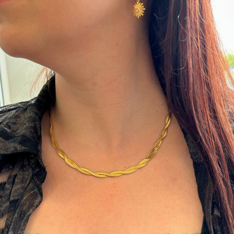 aahana mallorca twisted gold necklace
