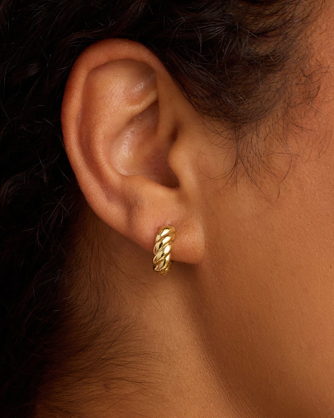 gorjana crew gold helium huggie earring