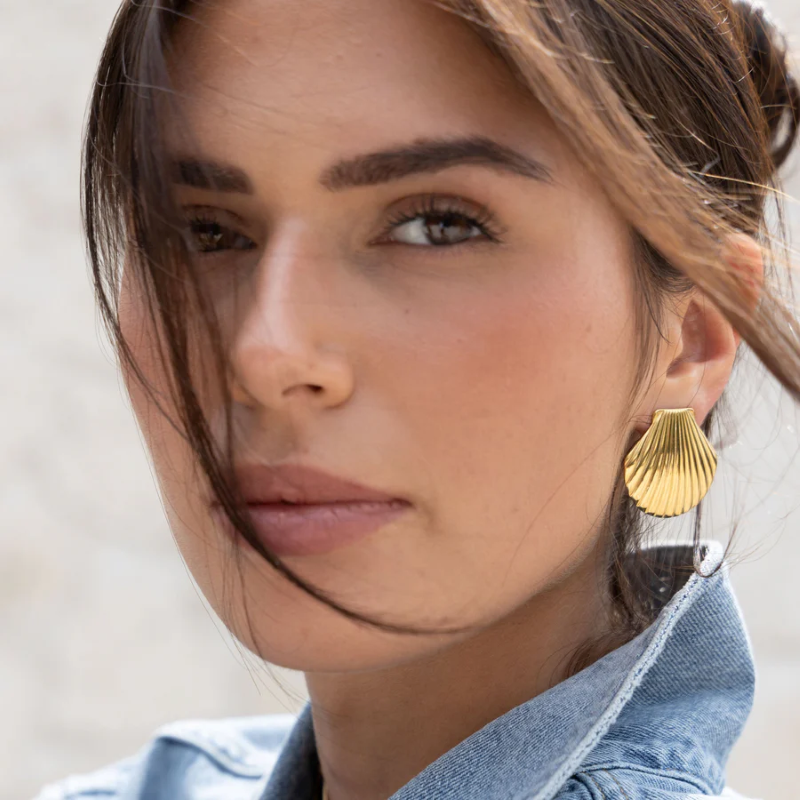sahira shelly gold stud earring