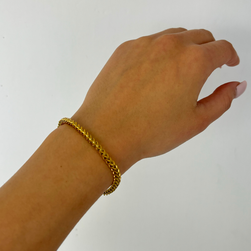 aahana miami gold chain bracelet